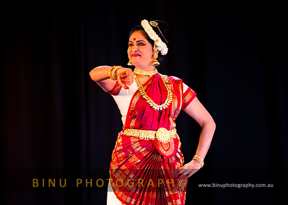 Mohiniyattam