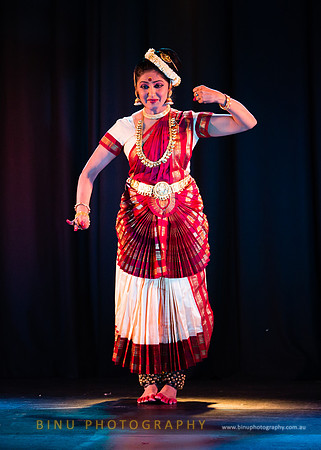 Mohiniyattam